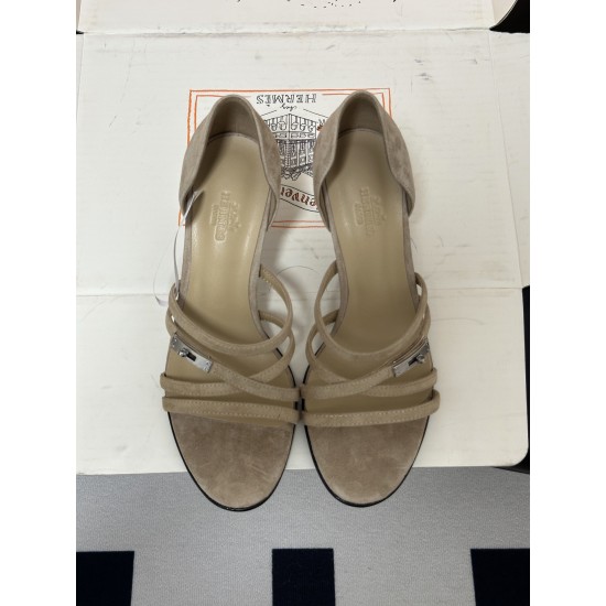 Hermès Fashion Shoes Best Quality
Women 35-41
Men 39-44