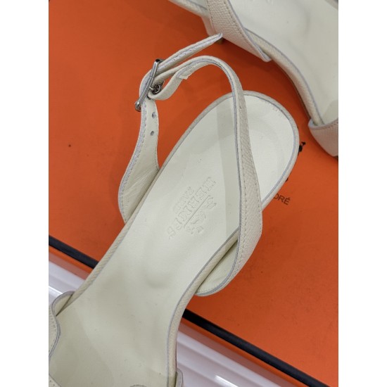 Hermès Fashion Shoes Best Quality
Women 35-41
Men 39-44
