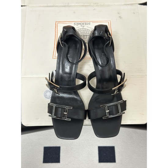 Hermès Fashion Shoes Best Quality
Women 35-41
Men 39-44