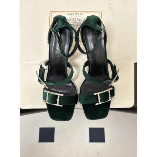 Hermès Fashion Shoes Best Quality
Women 35-41
Men 39-44