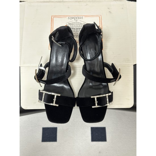 Hermès Fashion Shoes Best Quality
Women 35-41
Men 39-44
