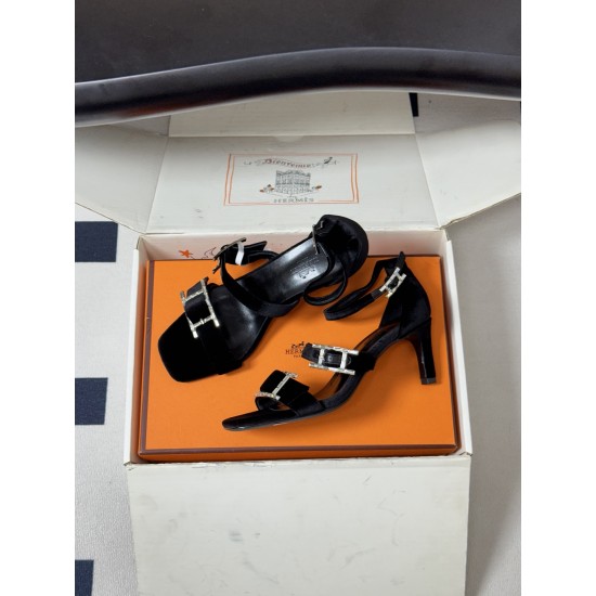 Hermès Fashion Shoes Best Quality
Women 35-41
Men 39-44