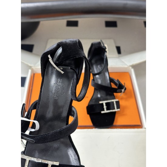 Hermès Fashion Shoes Best Quality
Women 35-41
Men 39-44