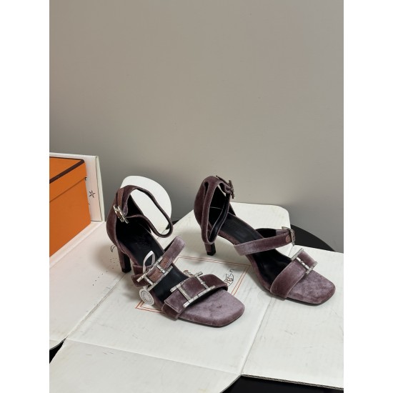Hermès Fashion Shoes Best Quality
Women 35-41
Men 39-44