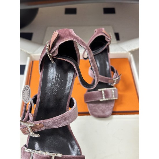 Hermès Fashion Shoes Best Quality
Women 35-41
Men 39-44