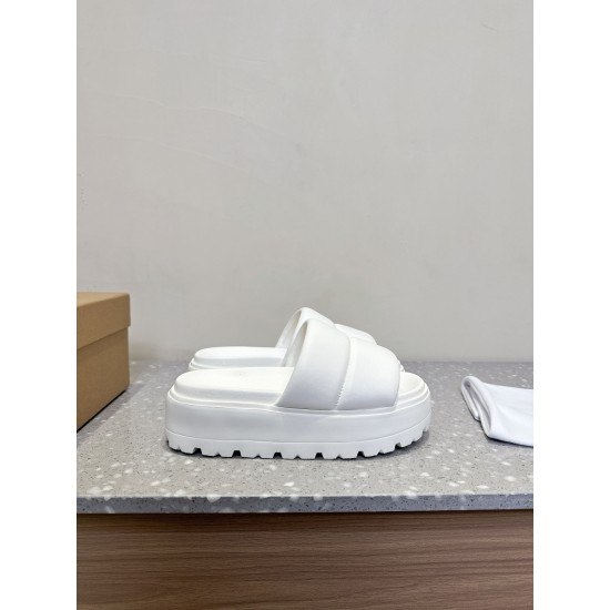 Inuikii Slippers Collection
Women 35-40
