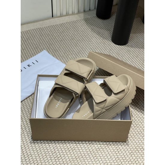 Inuikii Slippers Collection
Women 35-40
