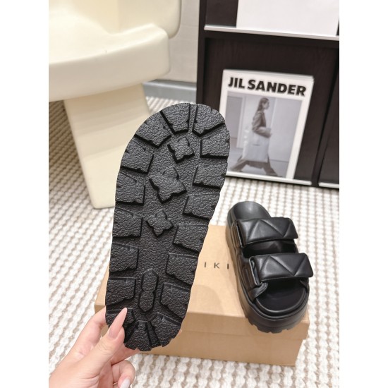 Inuikii Slippers Collection
Women 35-40

