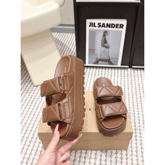 Inuikii Slippers Collection
Women 35-40
