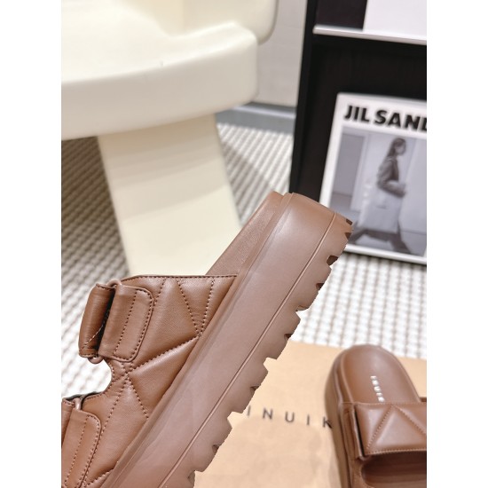 Inuikii Slippers Collection
Women 35-40
