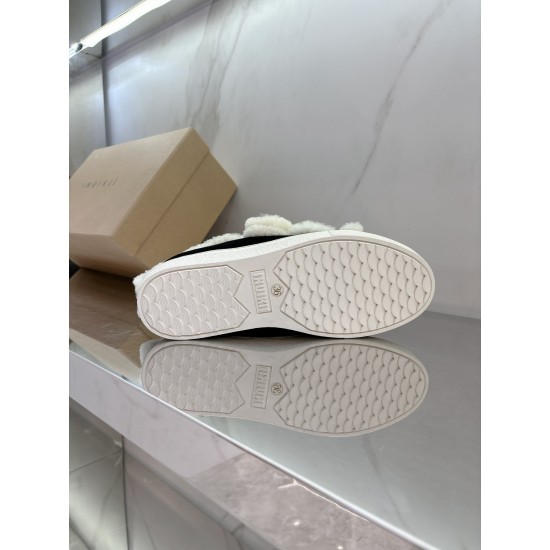Inuikii Slippers Collection
Women 35-40
