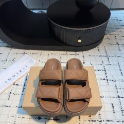 Inuikii Slippers Collection
Women 35-40
