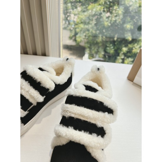 Inuikii Slippers Collection
Women 35-40

