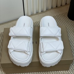 Inuikii Slippers Collection
Women 35-40
