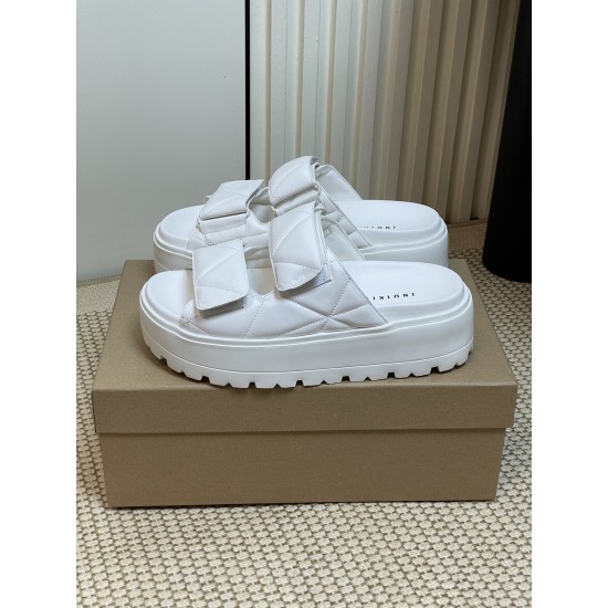 Inuikii Slippers Collection
Women 35-40
