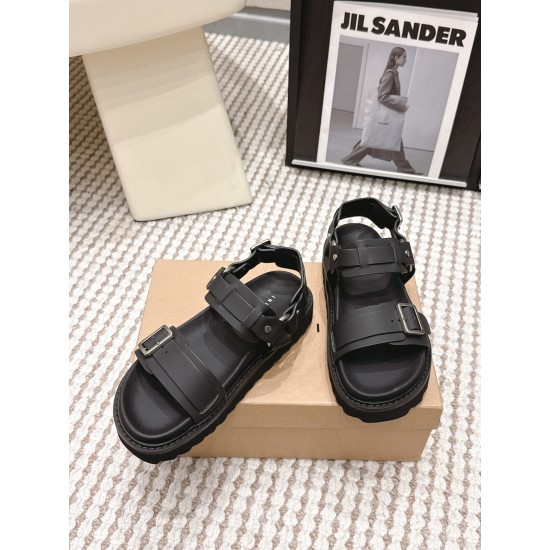 Inuikii Slippers Collection
Women 35-40
