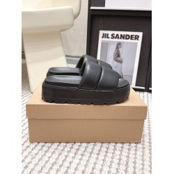Inuikii Slippers Collection
Women 35-40
