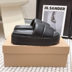 Inuikii Slippers Collection
Women 35-40
