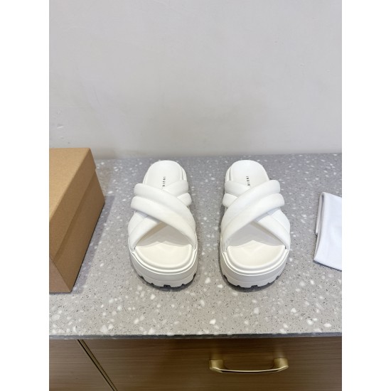 Inuikii Slippers Collection
Women 35-40
