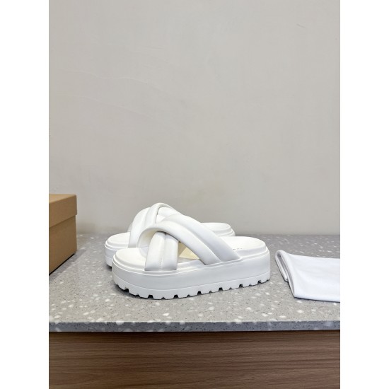 Inuikii Slippers Collection
Women 35-40
