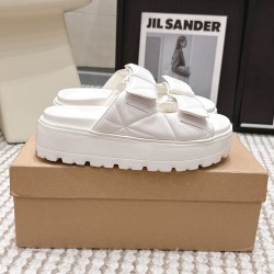 Inuikii Slippers Collection
Women 35-40
