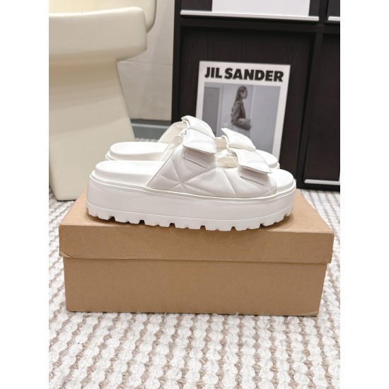 Inuikii Slippers Collection
Women 35-40
