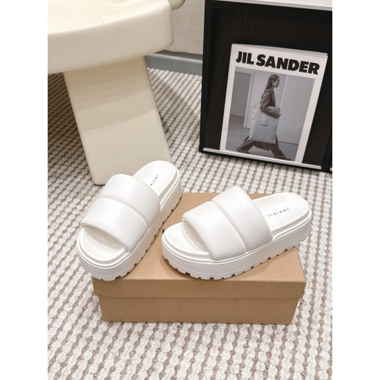 Inuikii Slippers Collection
Women 35-40
