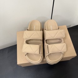 Inuikii Slippers Collection
Women 35-40
