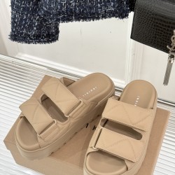 Inuikii Slippers Collection
Women 35-40
