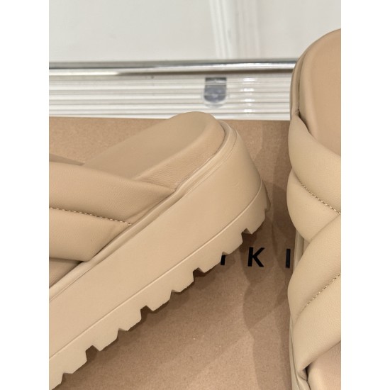 Inuikii Slippers Collection
Women 35-40

