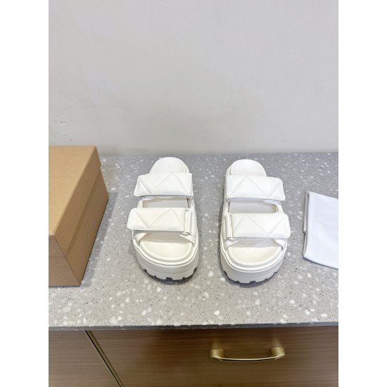 Inuikii Slippers Collection
Women 35-40
