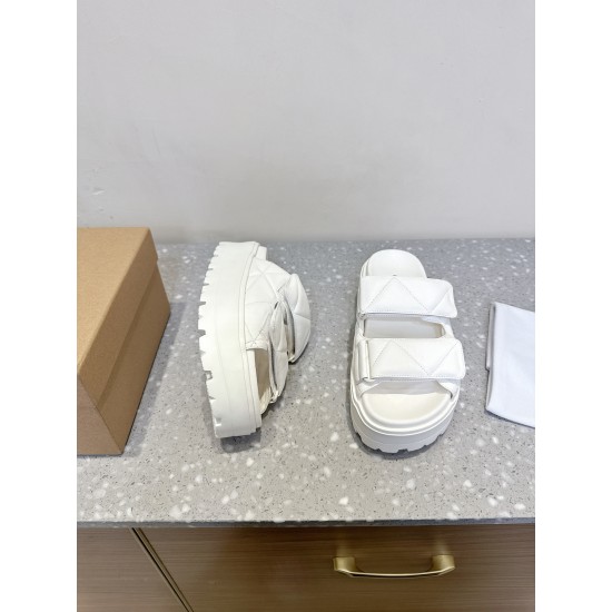 Inuikii Slippers Collection
Women 35-40
