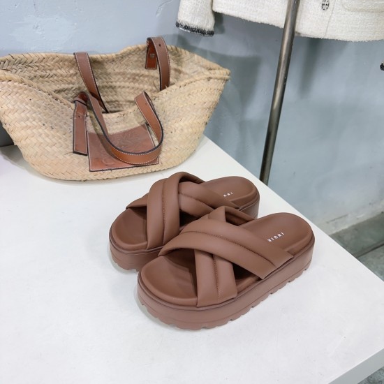 Inuikii Slippers Collection
Women 35-40
