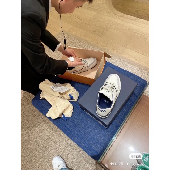 LV Casual Shoes Top Quality
Women 35-41
Men 39-45