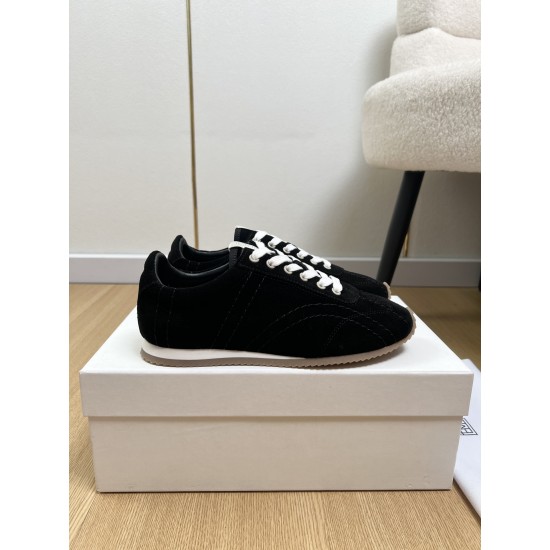 Toteme Shoes Collection
Women 35-40