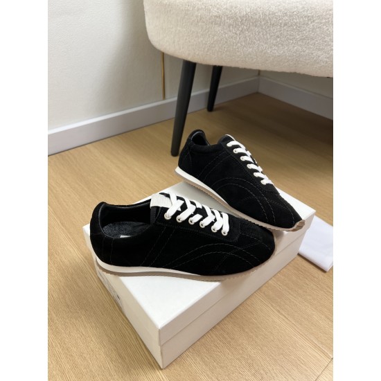 Toteme Shoes Collection
Women 35-40