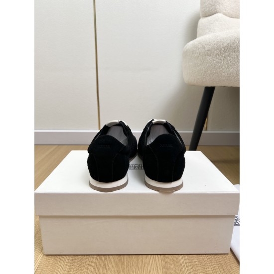 Toteme Shoes Collection
Women 35-40