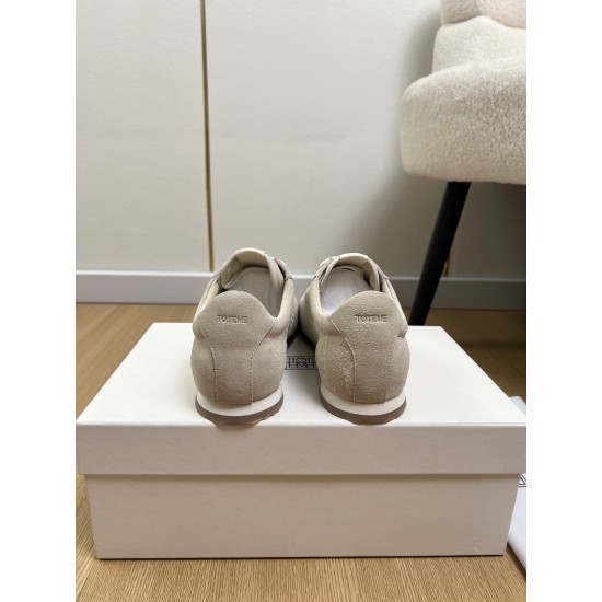 Toteme Shoes Collection
Women 35-40