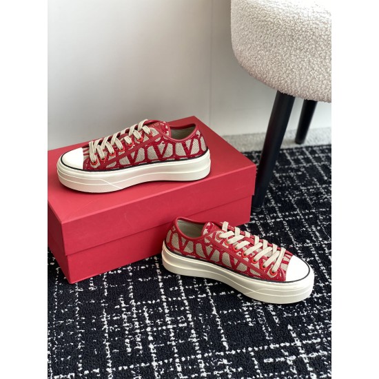 Valentino Shoes Top Quality
Women size 35-41
Men size 39-45