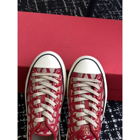 Valentino Shoes Top Quality
Women size 35-41
Men size 39-45