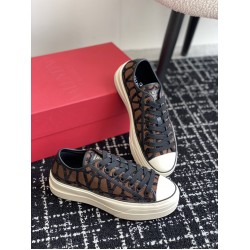 Valentino Shoes Top Quality
Women size 35-41
Men size 39-45