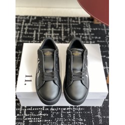 Valentino Shoes Top Quality
Women size 35-41
Men size 39-45