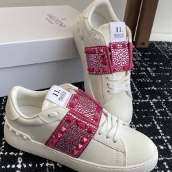 Valentino Shoes Top Quality
Women size 35-41
Men size 39-45