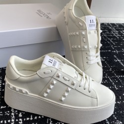 Valentino Shoes Top Quality
Women size 35-41
Men size 39-45