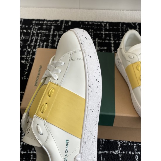 Valentino Shoes Top Quality
Women size 35-41
Men size 39-45