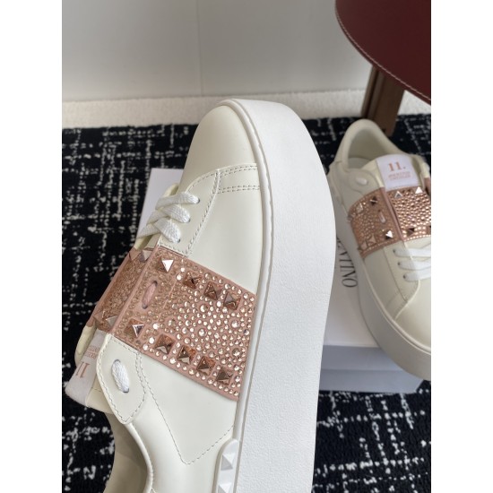 Valentino Shoes Top Quality
Women size 35-41
Men size 39-45