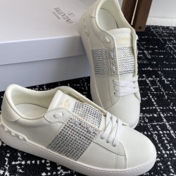Valentino Shoes Top Quality
Women size 35-41
Men size 39-45