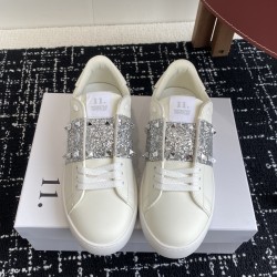 Valentino Shoes Top Quality
Women size 35-41
Men size 39-45