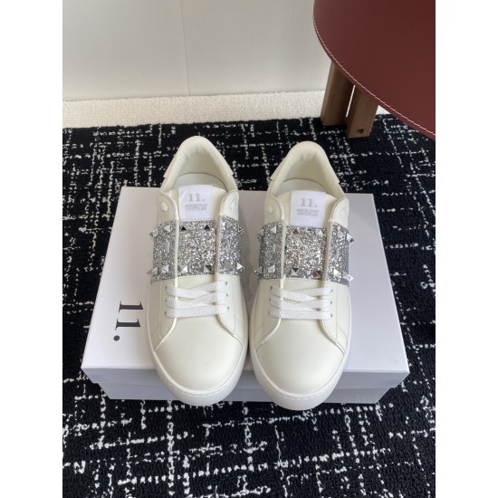 Valentino Shoes Top Quality
Women size 35-41
Men size 39-45
