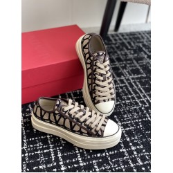 Valentino Shoes Top Quality
Women size 35-41
Men size 39-45